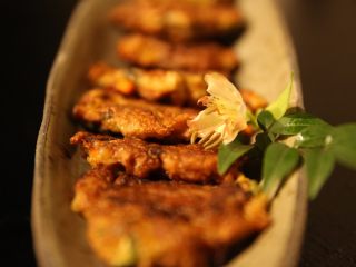 12、泰式咖喱鱼饼,摆拍装饰品尝