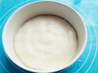 16、蒸荷叶水洛馍,放入单饼。