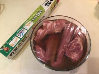 4、香烤小里脊,保鲜膜包起来