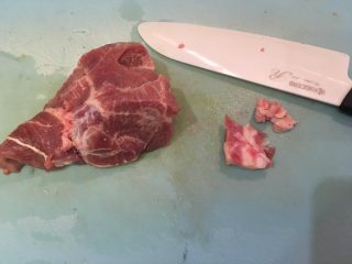 16、香烤小里脊,将白筋切除干净