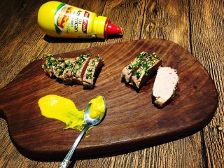 23、香烤小里脊,切成1cm的肉片，搭配黄芥末！