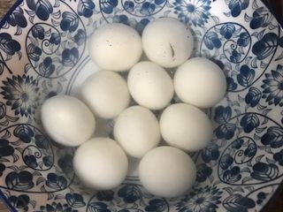 8、速冻汤圆版糖不甩,盛入冷开水中