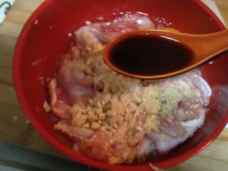 9、日式炸鸡块,放生抽4勺。