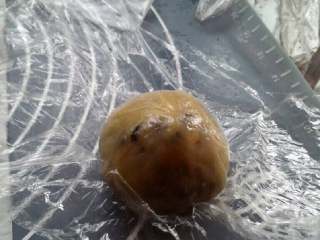 9、五仁月饼,看看这就是包好的样子,可以定型啦!