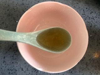 6、成本低廉,制作简单的照烧鸡腿,料酒2勺。