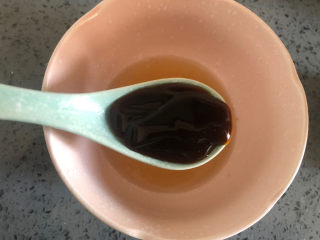 7、成本低廉,制作简单的照烧鸡腿,耗油2勺。