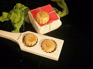 23、广式蛋黄月饼,分享蛋黄月饼