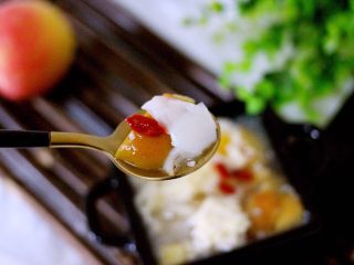 17、一碗汤+苹果百合酒酿蛋花羹,喝一口、顺心顺意又美味哟、这个季节可以多喝一些这些汤汤水水、对身体健康特别有好处