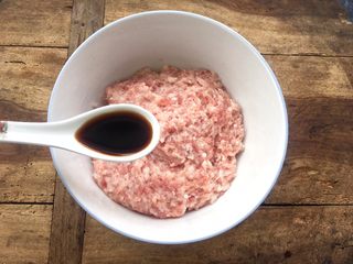 10、树花菜肉丸子,添加1勺生抽提鲜，