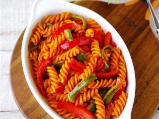 11、双椒螺旋面,关火，起锅；