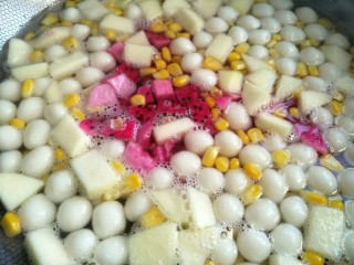 13、汤圆水果玉米羹,煮制汤圆浮起～