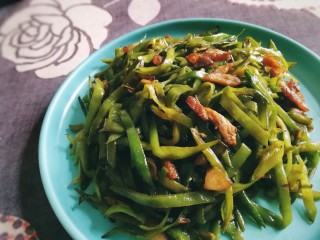 15、小炒豆角丝,鲜香下饭。