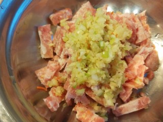 5、冬至美食+四喜蒸饺,猪肉馅加入葱姜末。