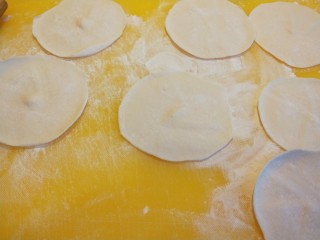 13、冬至美食+四喜蒸饺,轧面皮。