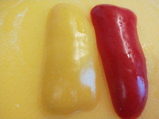 21、冬至美食+四喜蒸饺,红黄彩椒个两条。