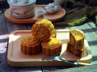 29、广式蛋黄红豆沙月饼,美味