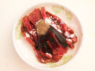 7、黑胡椒牛柳,所有调味品都加好了