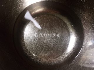 4、日式酱油团子,煮圆子的时候，准备一些凉白开。