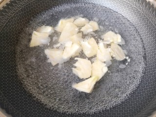 10、腌笃鲜,去开水焯2-3分钟去草酸。