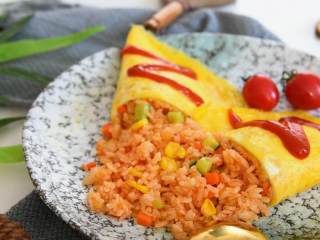 6、简易蛋包饭—黄金满兜的好运蛋包饭，你必须了解一下,是不是觉得很诱人呀~