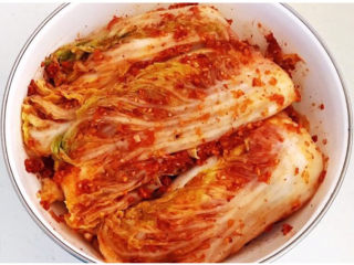 21、韩式辣白菜,把所有白菜都抹上辣酱