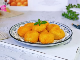 9、油炸汤圆,装盘可以享用啦！