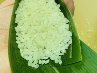 20、水晶粽子,加入调好的糯米