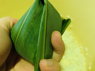 22、水晶粽子,长出的部分，往右折