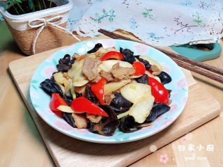 16、茭白木耳炒肉,非常简单快手的一道菜，吃起来吧。