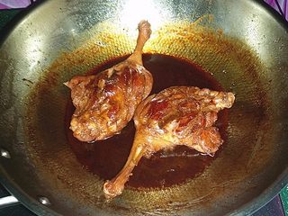 12、照烧酱鸭腿,转大火收汁即可