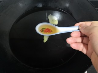 8、虫草花乌鸡汤,加入料酒10克