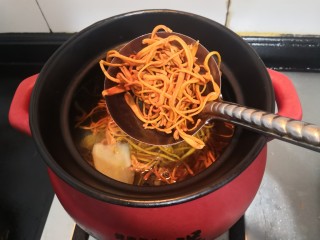 16、虫草花乌鸡汤,时间到，加入虫草花