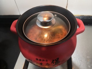 20、虫草花乌鸡汤,煮开后，关小火再煲10分钟，即可关火