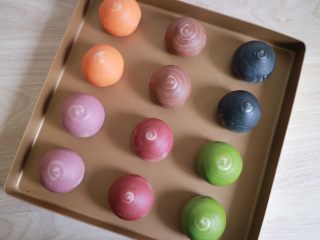 21、彩虹红豆酥,其余颜色按照同样的手法包好