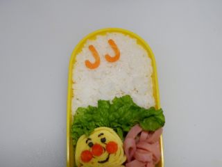 33、卡通面包超人便当「10」,摆入便当盒