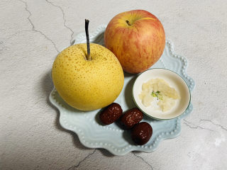 1、苹果雪梨汤,准备好食材