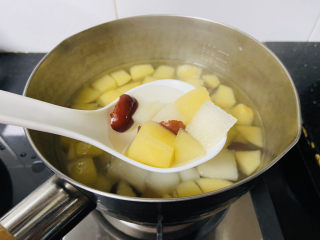 12、苹果雪梨汤,香甜浓郁