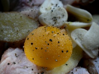 4、辣酱炸鸡,再来一些黑胡椒