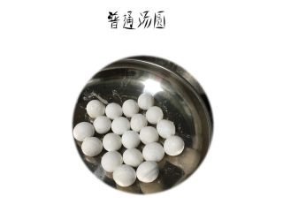 4、圣诞草莓人超级简单做法,汤圆冰箱拿出。