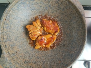 12、照烧鸡腿饭,汤汁收至浓稠即可。不要完全收干。