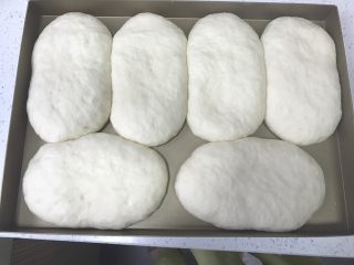 13、香葱培根芝士面包（咸香味）,发酵时间不要太久。一个小时左右