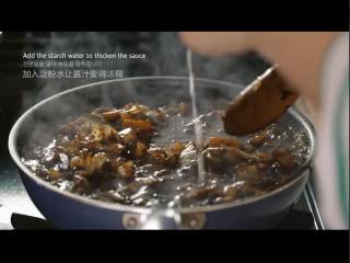 10、韩式炸酱面,焖煮过程中加入水淀粉勾芡，翻搅