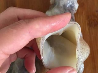 2、【烤鱿鱼】有内涵有颜值的美食,去掉内脏