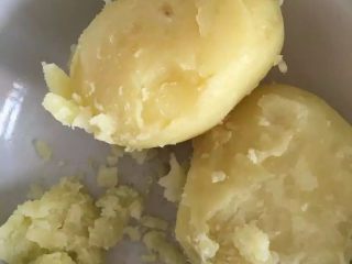 5、【烤鱿鱼】有内涵有颜值的美食,蒸熟后去皮