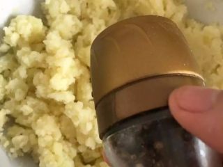 8、【烤鱿鱼】有内涵有颜值的美食,加黑胡椒少许