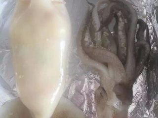 14、【烤鱿鱼】有内涵有颜值的美食,用牙签密封好