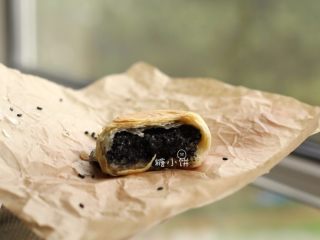 12、【黑芝麻苏式月饼】,切面成品一张,其实就是上面那个= =所以说为什么相机还不如手机的效果,怪我手残