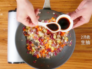 8、如何自制延边炸酱,2汤匙生抽