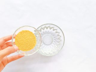4、南瓜小米粥,小米洗净，清水浸泡片刻