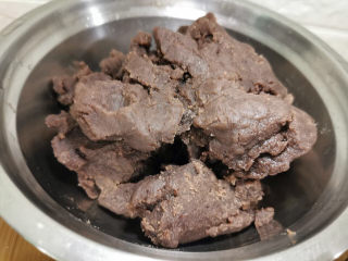 1、陈皮豆沙广式月饼,豆沙可以自制，也可买现成的